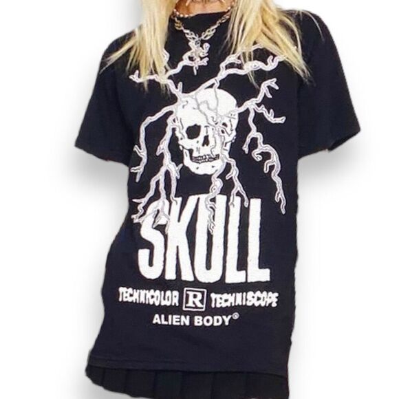 Black Short Sleeve Graphic Skulls Oversized Cotton Tee - NEW - Picture 2 of 3